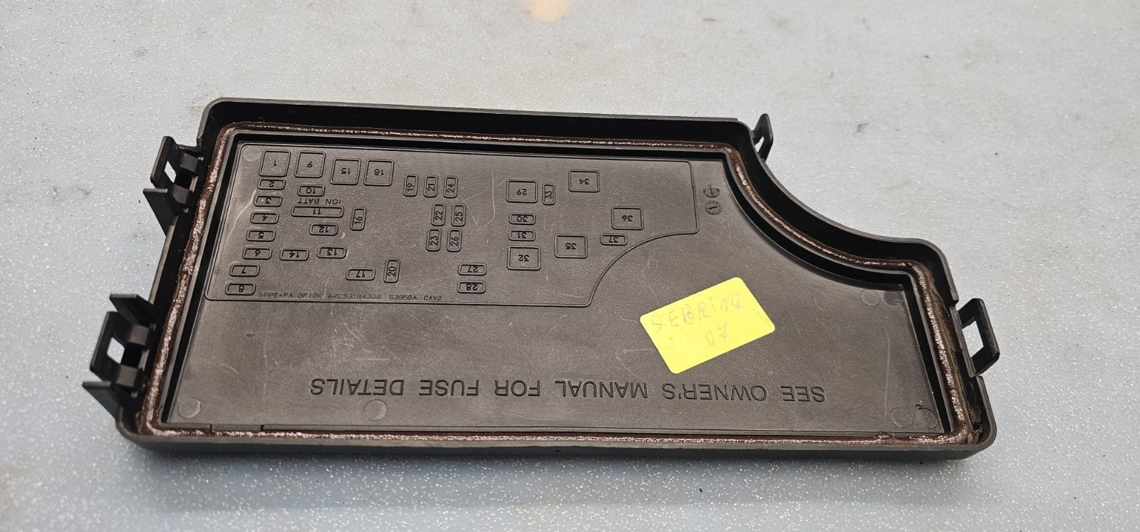 04-16 AVENGER SEBRING JEEP PATRIOT CALIBER Front Relay Engine Fuse Box Cover Lid