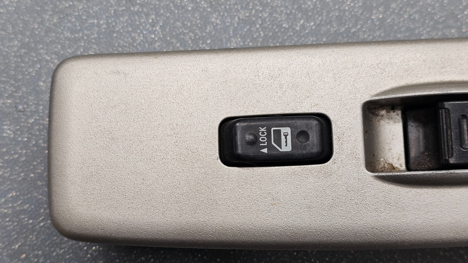 🔥02-06 Toyota Camry Scion XB Right Passenger Power Window Switch Silver OEM