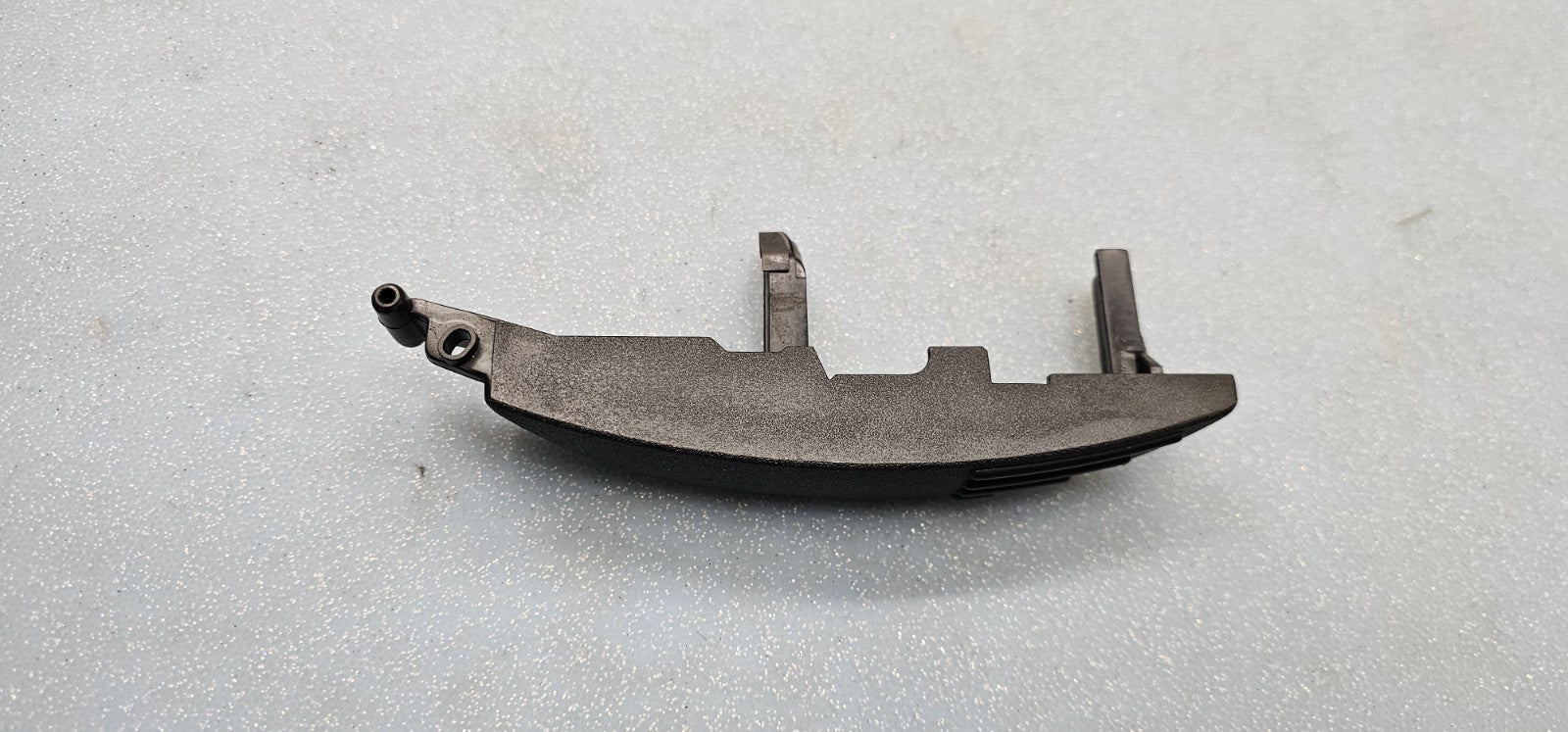 95-06 Silverado Sierra C/K 1500 2500 Center Console Jump Seat Lid Latch Assembly