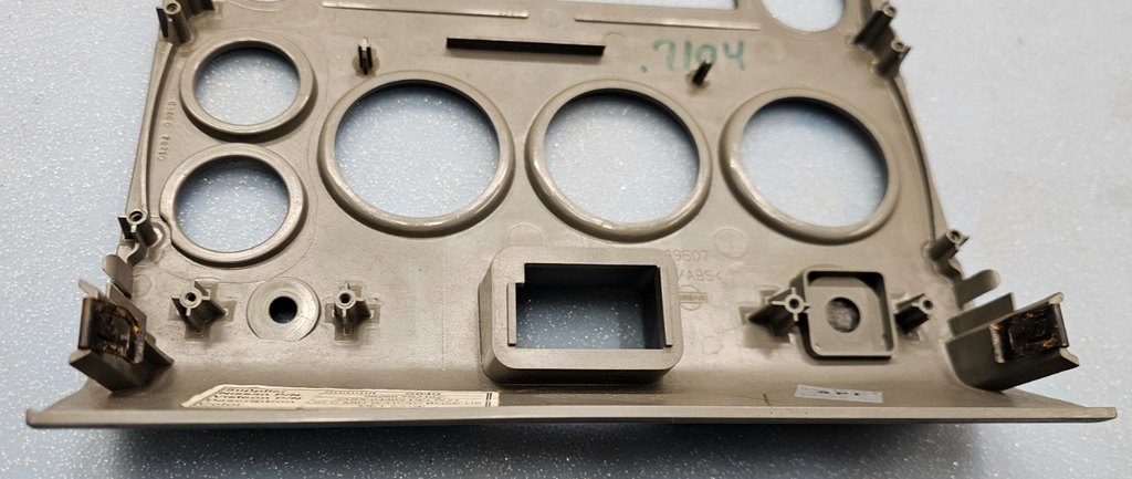 🔥04-07 NISSAN ARMADA TITAN STEREO RADIO DASH PANEL TRIM SURROUND BEZEL SILVER