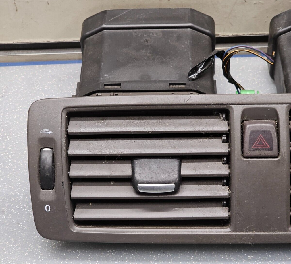 04-07 Volvo S40 Front Middle Dash Center Air Vent Heater Conditioning Bezel Tan