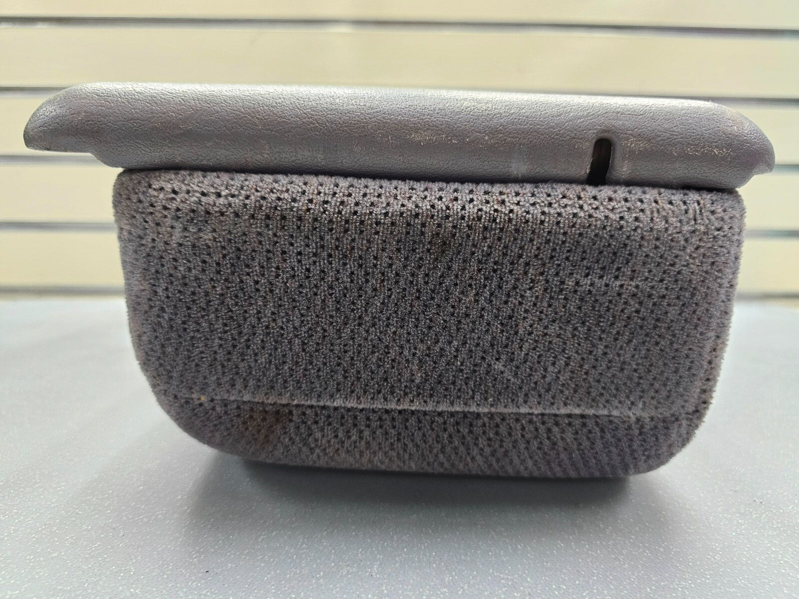 🔥94-97 S10 Blazer Jimmy Center Cosnole Armrest Lid Jump Seat Leather/Cloth Gray