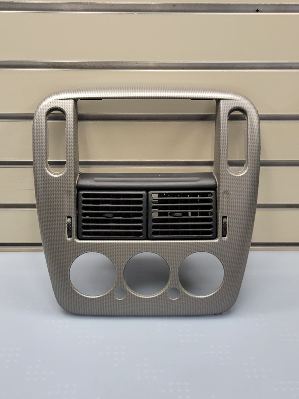 02-05 FORD EXPLORER RADIO AUDIO CLIMATE TEMPERATURE CONTROL BEZEL TRIM silver