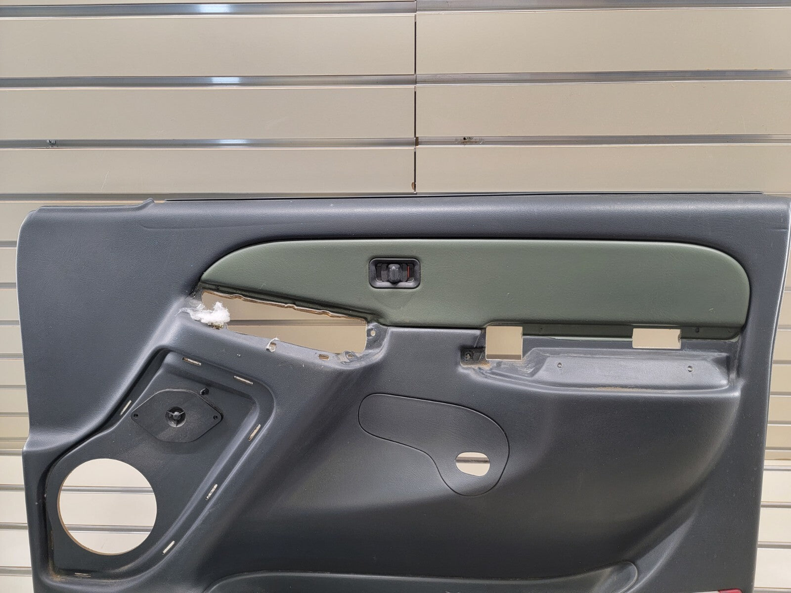 🔥1999-2002 Silverado SIERRA Door Panel Front RIGHT Passenger No Arm Graphite D4