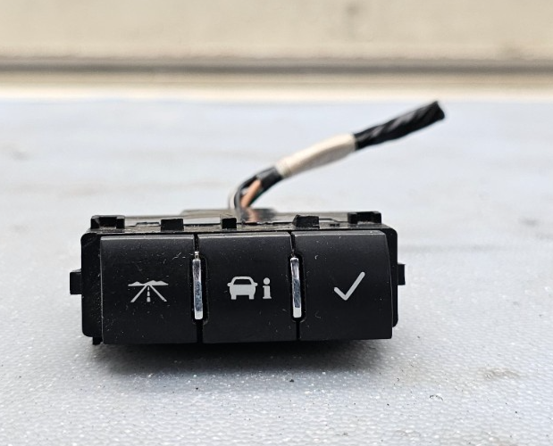 🔥06-09 Suzuki XL-7 Center Traction Information Display Locking Lock Switch