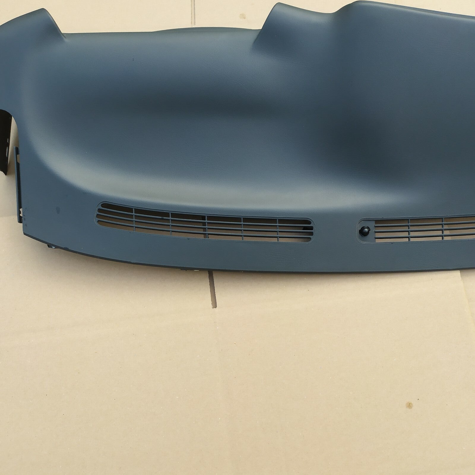 🔥99-06 SILVERADO SIERRA TAHOE Upper Cap Cover Top Dashboard Pad GRAPHITE DP1