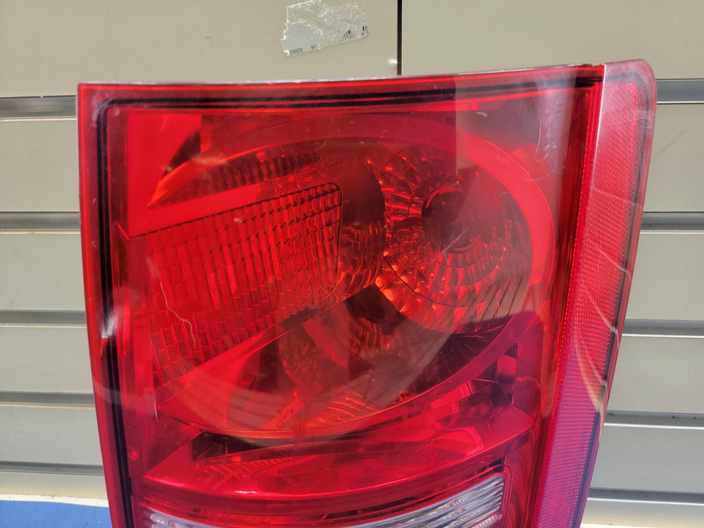 🔥2008-2010 CHRYSLER TOWN & COUNTRY  RIGHT PASSENGER TAILLIGHT REAR LAMP LIGHT