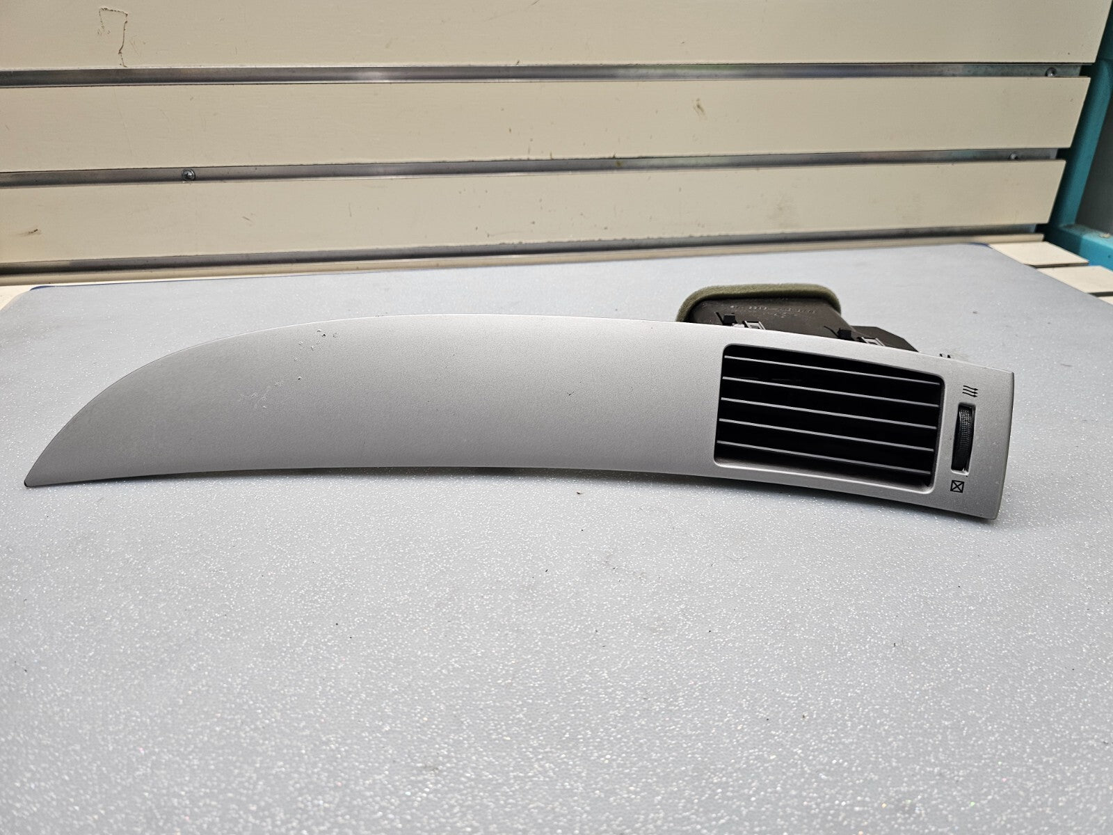 🔥04-08 Toyota Solara PASSENGER SIDE DASH PANEL TRIM INSERT SILVER 55475-AA030