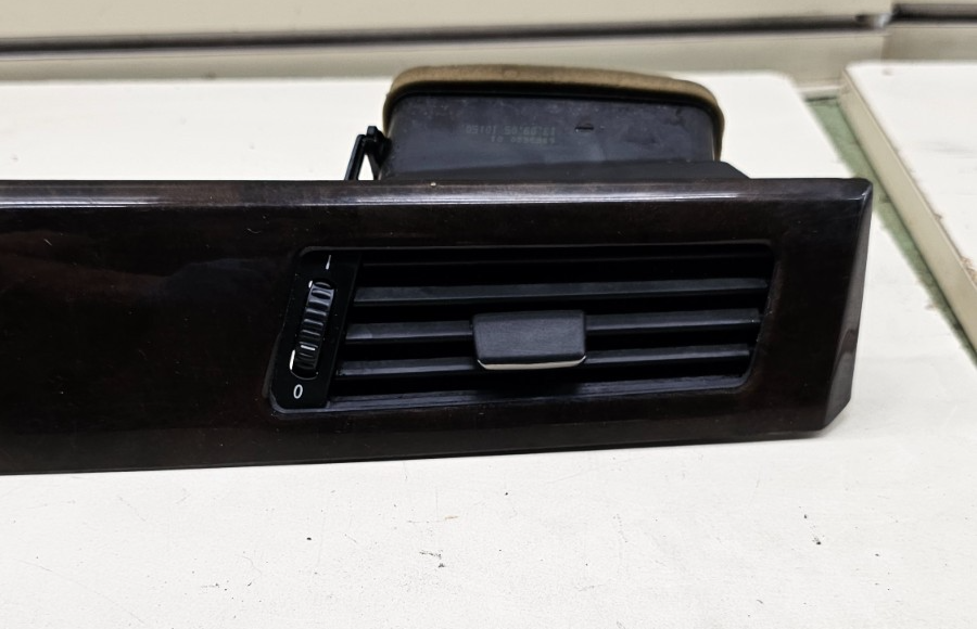 04-10 BMW 525i 528i Dash Center AC Air Vent Heater Grille Trim Panel Bezel Wood