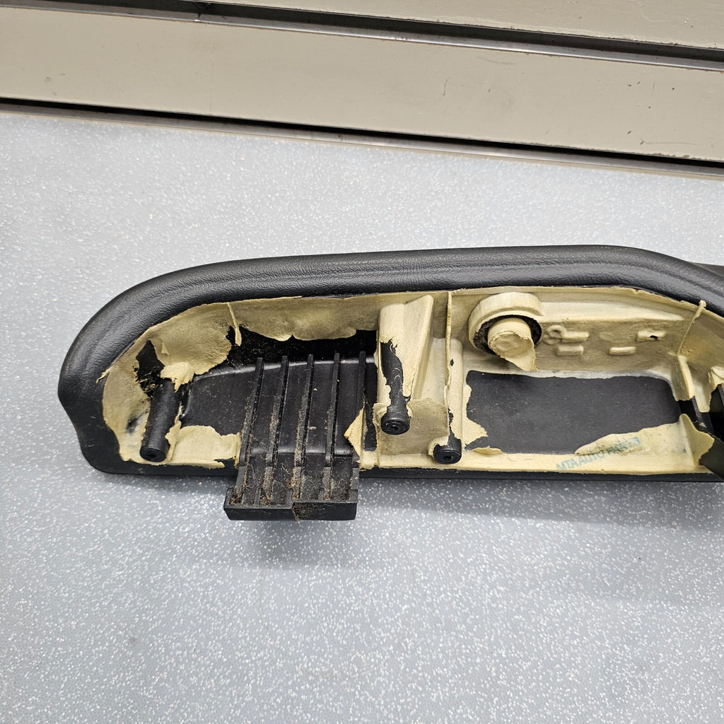 99-06 Chevy GMC Silverado TAHOE Door Panel ARMREST Front LEFT Handle GRAPHITE H3