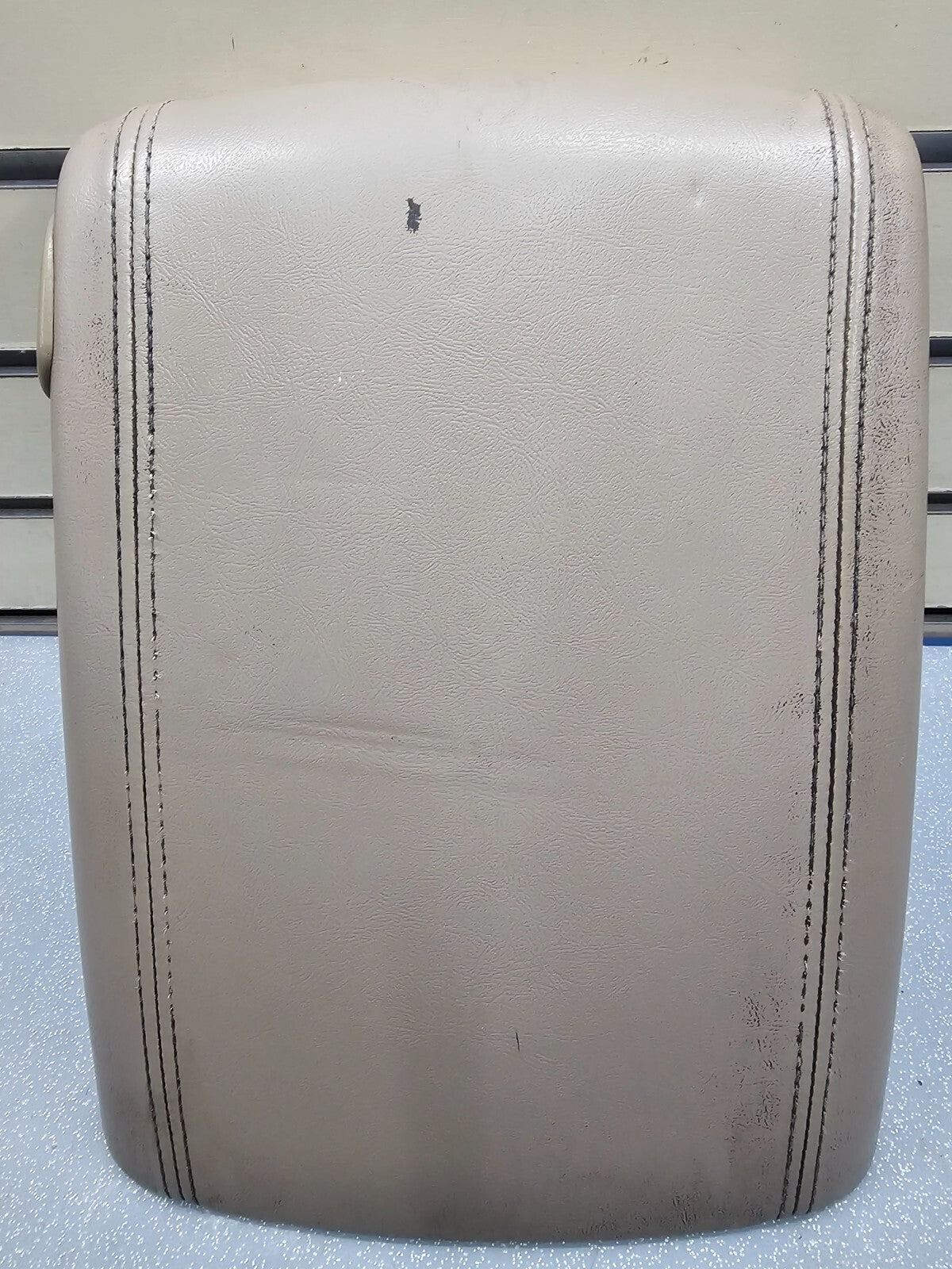 03-06 SILVERADO SIERRA Center Console Armrest Lid Storage Cover Assembly TAN L8