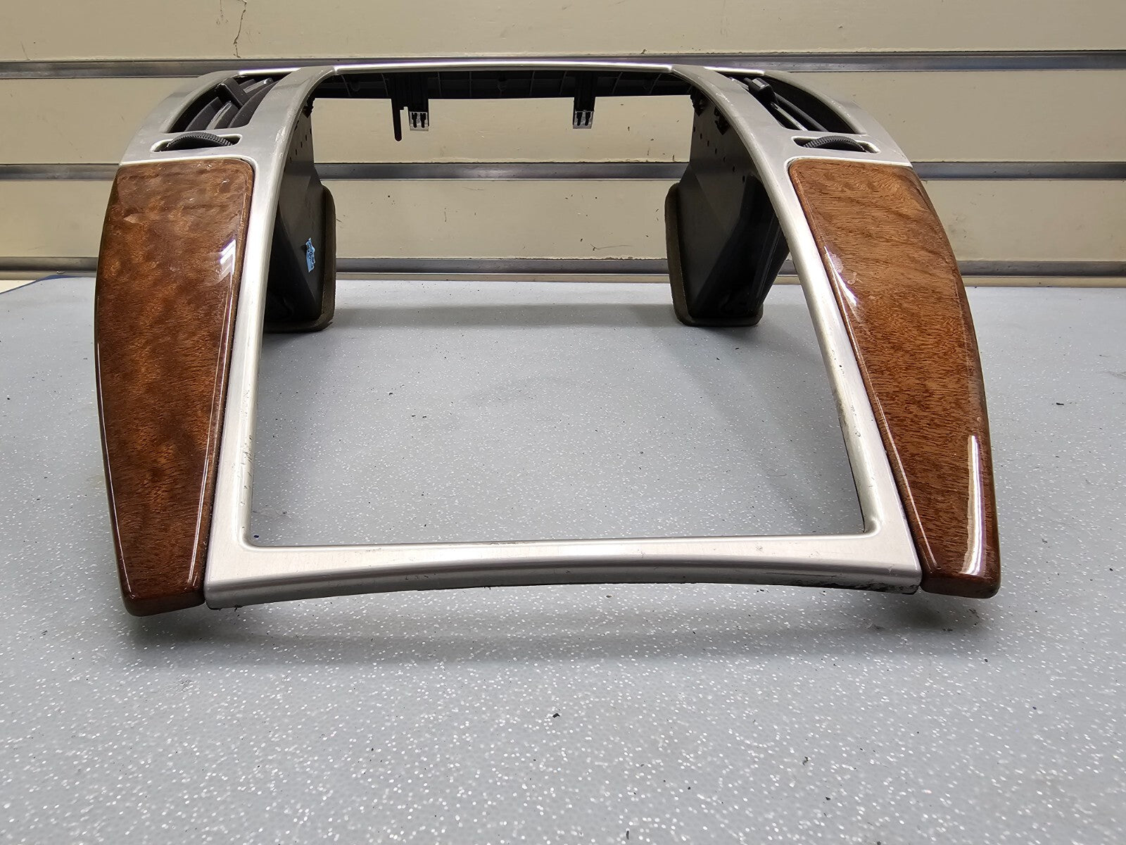 🔥08-11 CADILLAC STS CENTER DASH RADIO NAVIGATION TRIM SURROUND BEZEL SILVER