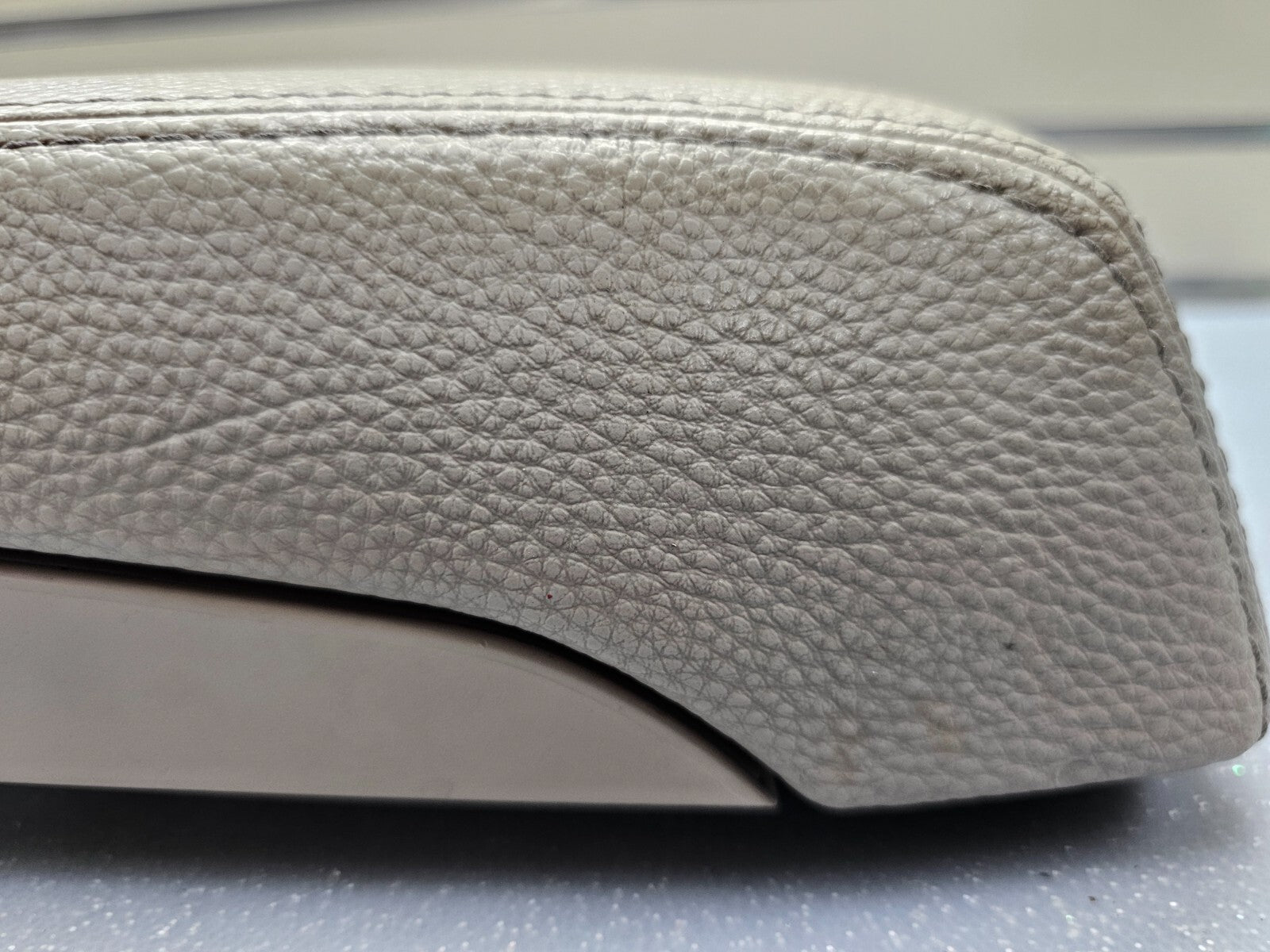 🔥10-14 LEGACY OUTBACK CENTER CONSOLE ARMREST LID COVER TOP PAD ASSEMBLY TAN OEM