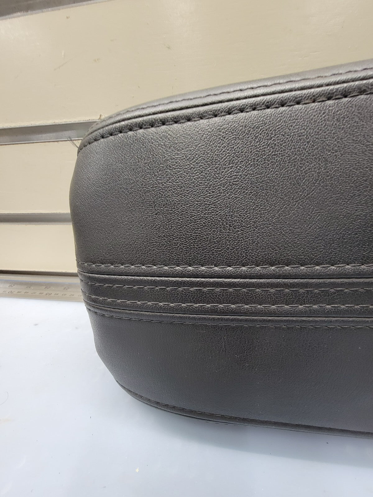 🔥2010 - 2012 Lincoln MKZ Center Console Lid Armrest Dark Gray Leather