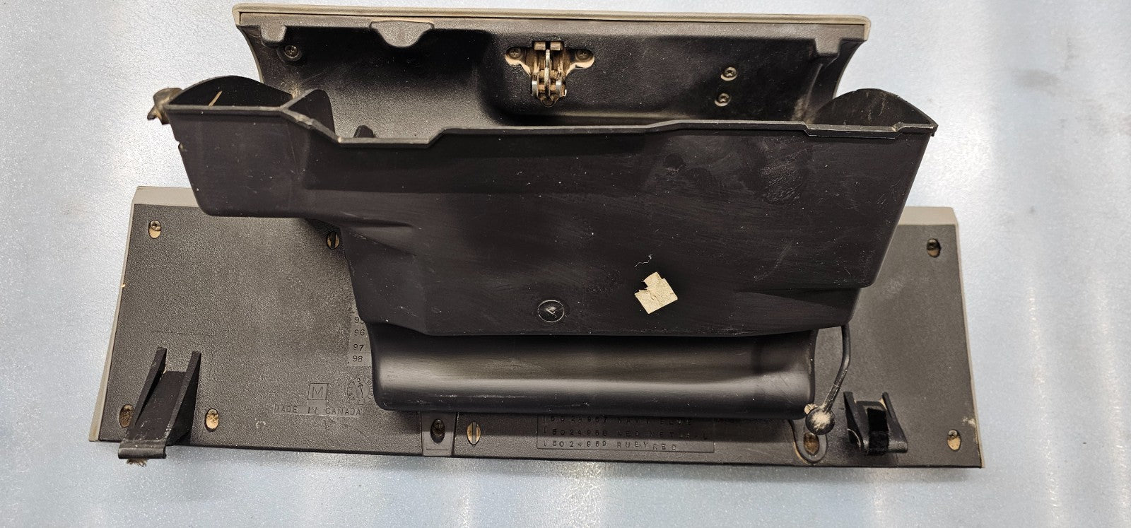 95-99 CHEVY GMC TRUCK SILVERADOC/K Glove Box Storage Compartment Assembly LT TAN