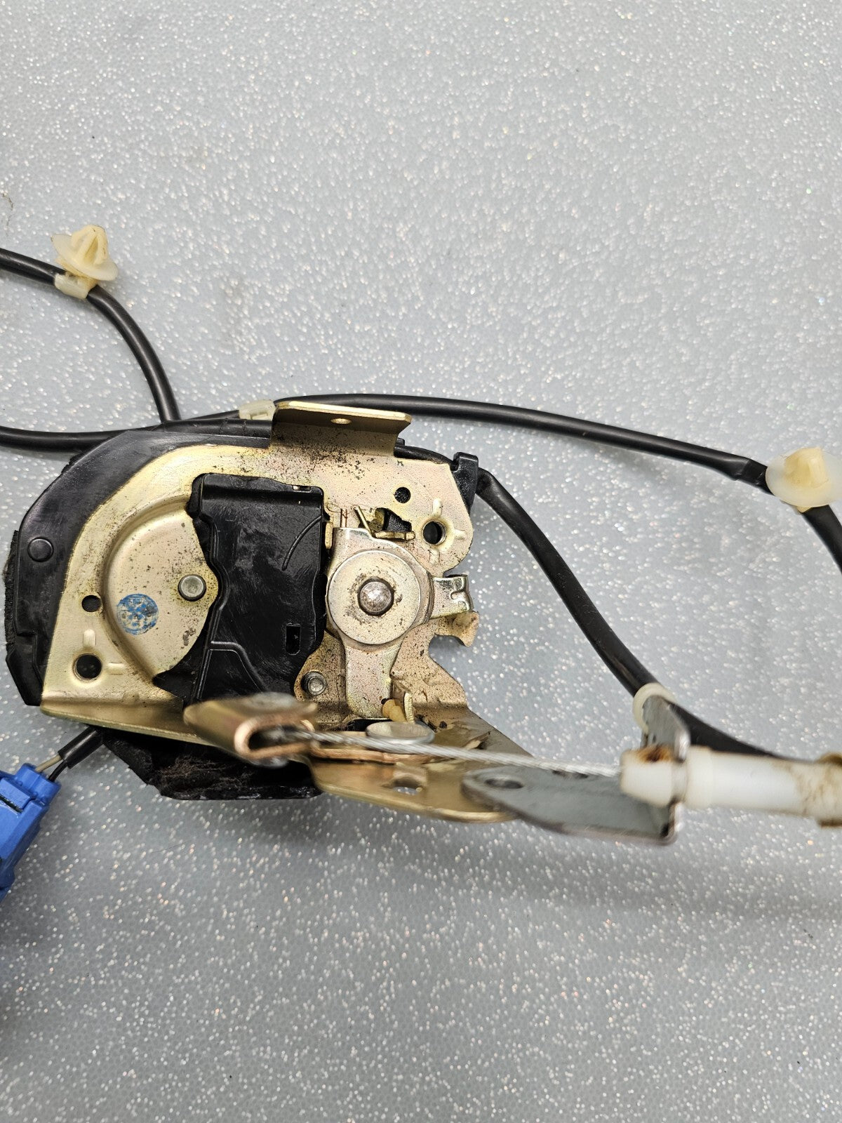 03-11 Honda Element Lower Tailgate Liftgate Lock Left Right Trunk Latch Actuator