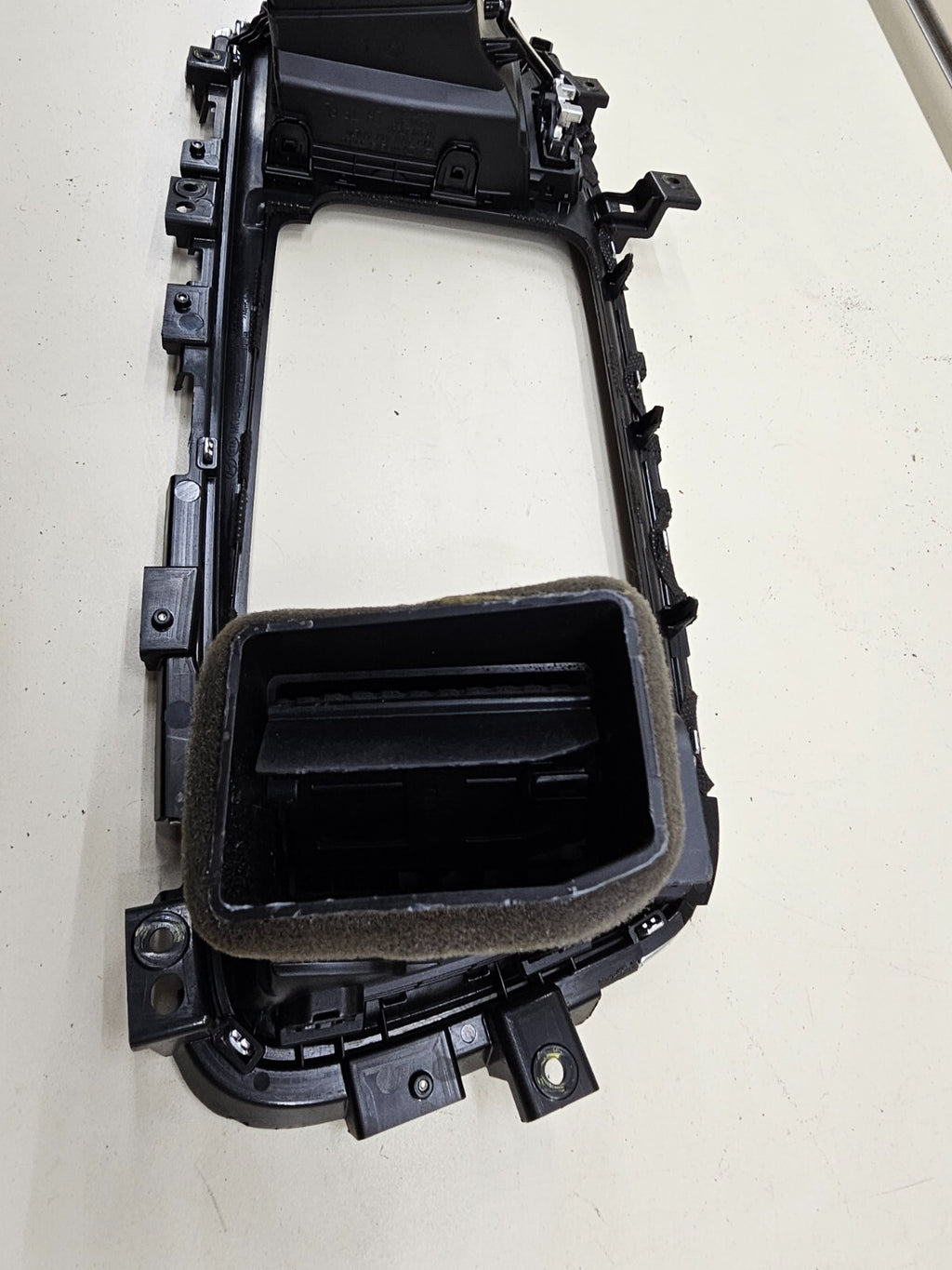 14-15 KIA OPTIMA CENTER FRONT DASH RADIO SURROND BEZEL TRIM PANEL ASSEMBLY BLACK