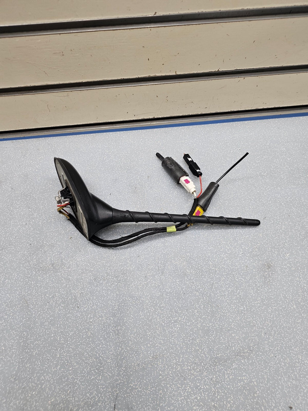 13-16 Dodge Dart 11-14 Avenger Durango Chrysler 200 Roof Top Radio Mount Antenna