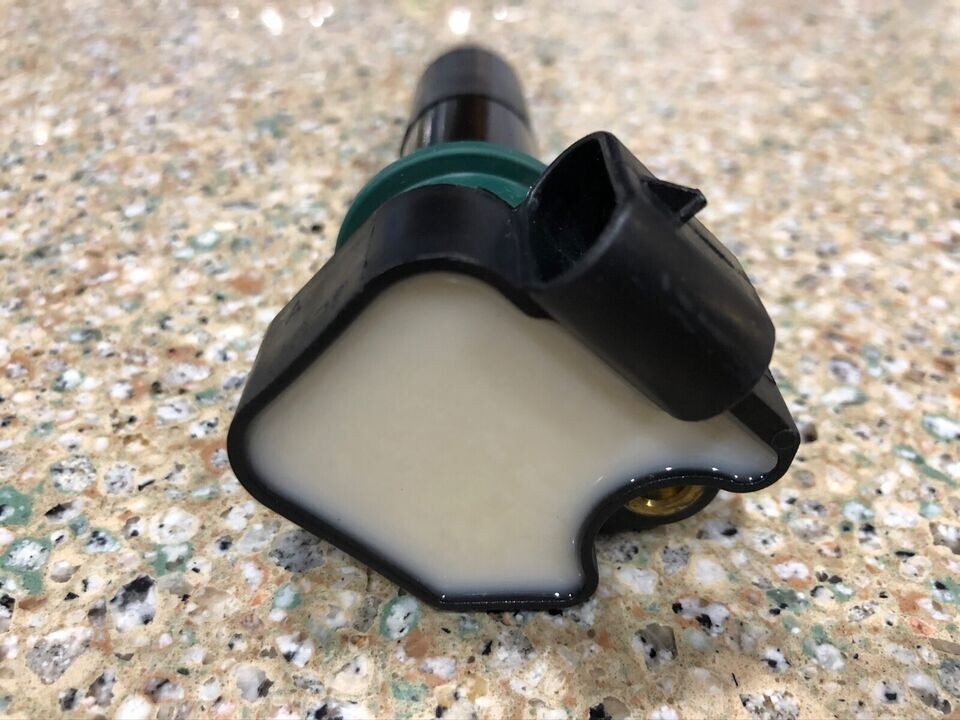 04-05 Cadillac Deville DTS DHS STS SLS Front NORTHSTAR Ignition White Top Coil