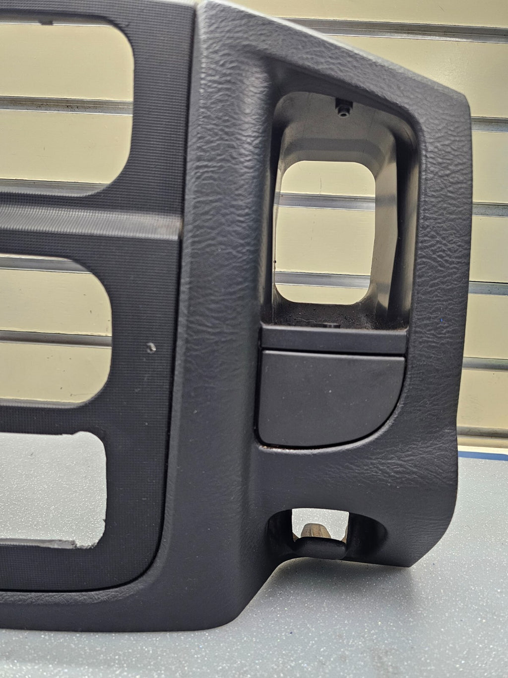 🔥02-05 Dodge RAM Dash RADIO SUUROUND Bezel Climate Trim Panel Storage Black B10