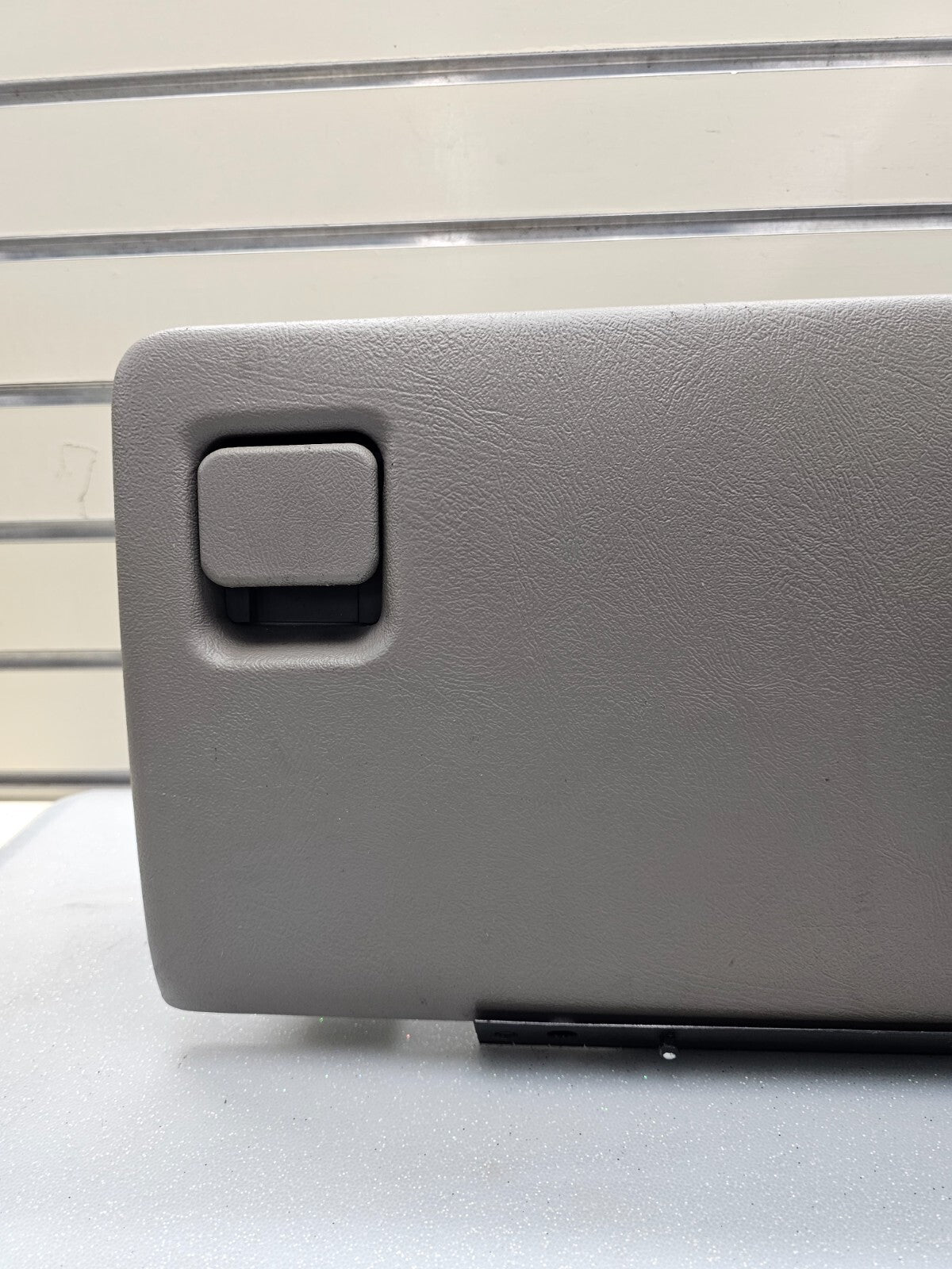 99-06SILVERADO SIERRA Dash GLOVE BOX Storage Compartment Door Assembly LT GRAYG3