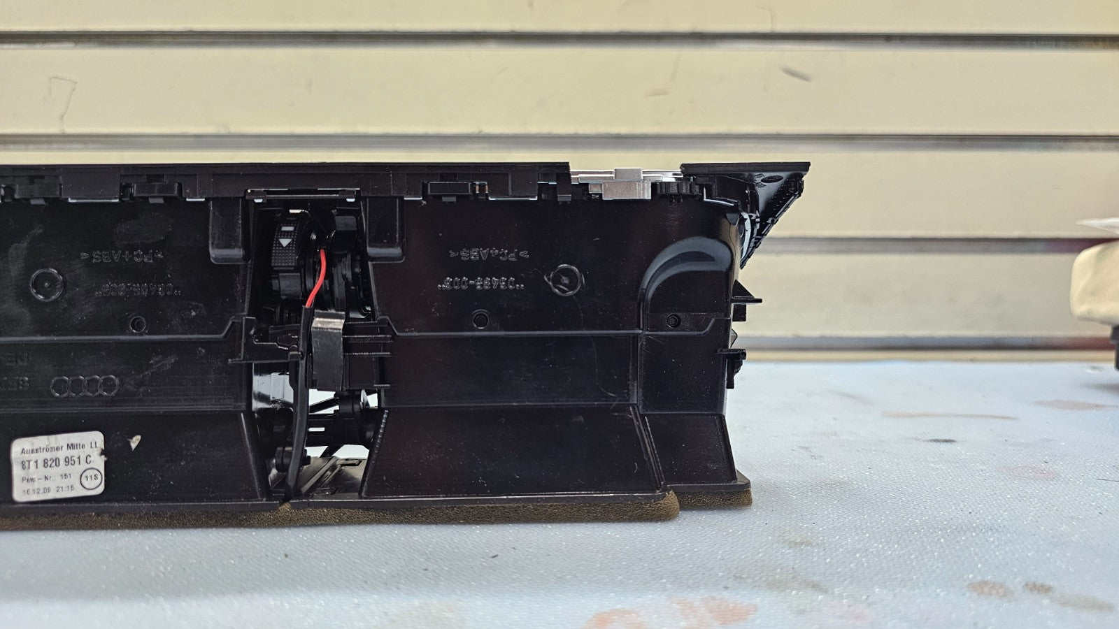 09-12 Audi A4 S4 A5 Center Dash AC Air Vent Heater Conditioner Instrument Black