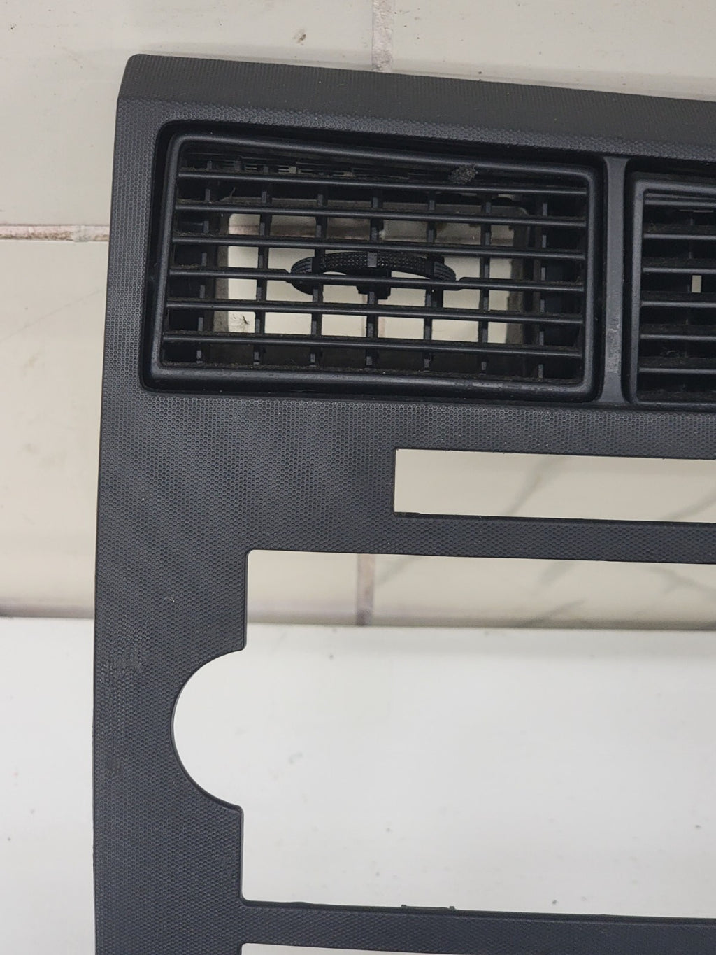 05-07 Dodge Magnum 06-07 Charger RADIO BEZEL CENTER VENTS Storage CARBON Black