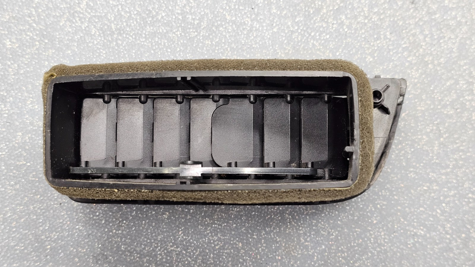 🔥08-11 FORD FOCUS DASH RIGHT PASSSENGER AIR VENT A/C AC HEATER PANEL BLACK