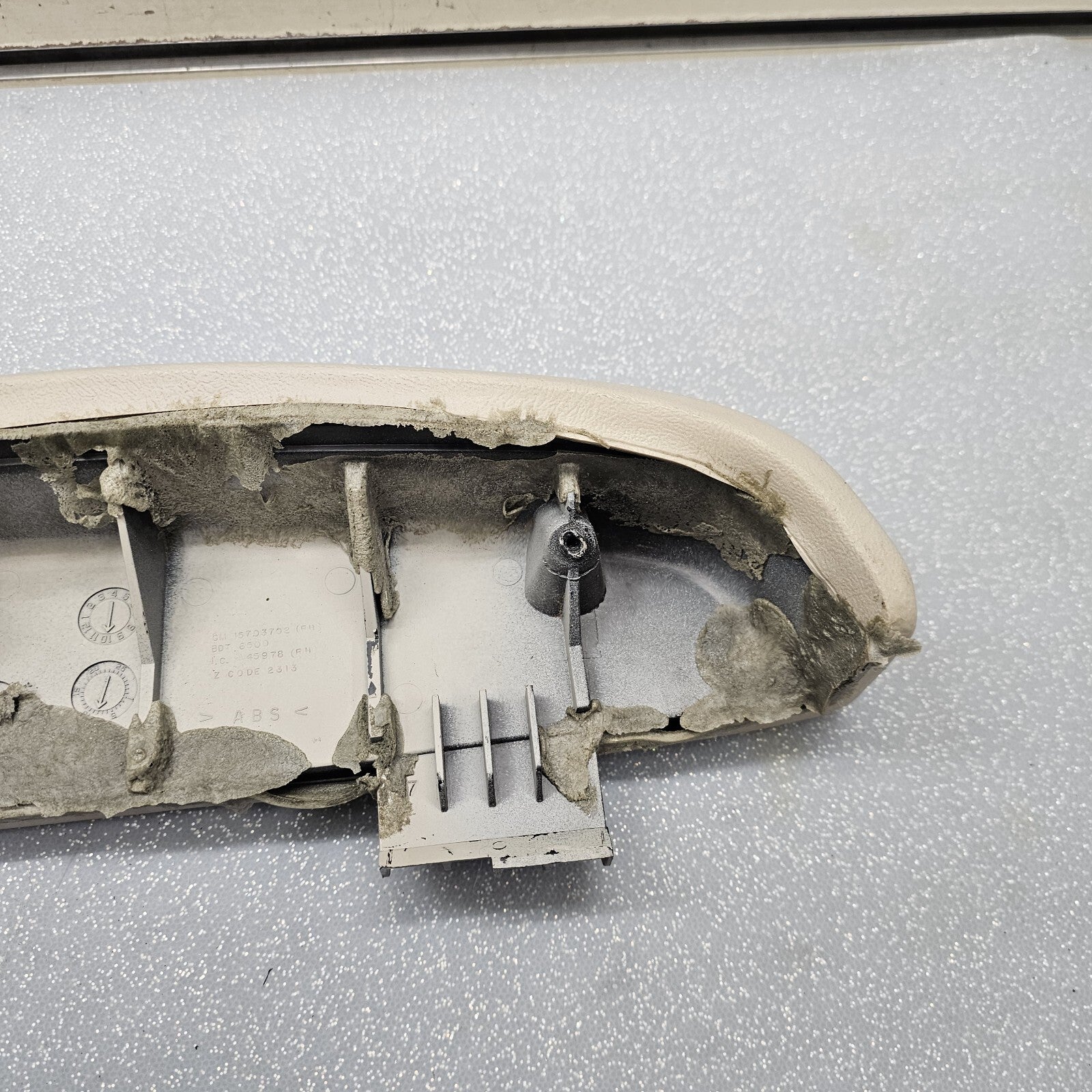 03-06 Chevrolet GMC Silverado Tahoe Front Right Door Armrest Handle Light Tan H2