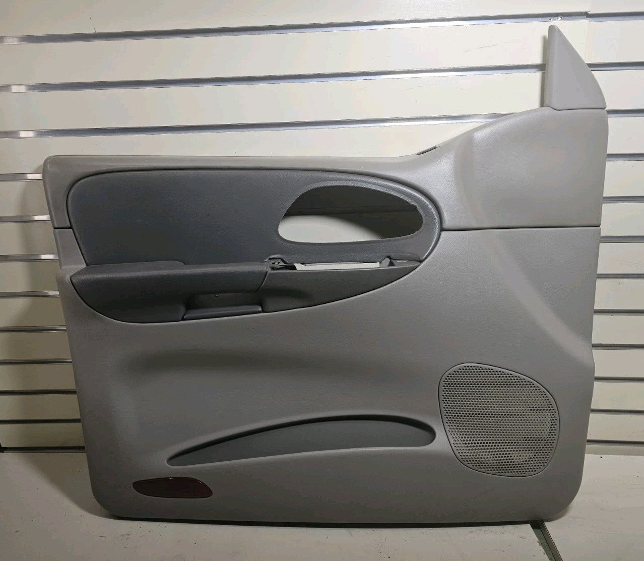 🔥02-09 CHEVY TRAILBLAZER Door Panel  Front LEFT Driver Arm Rest LIGHT GRAY D8