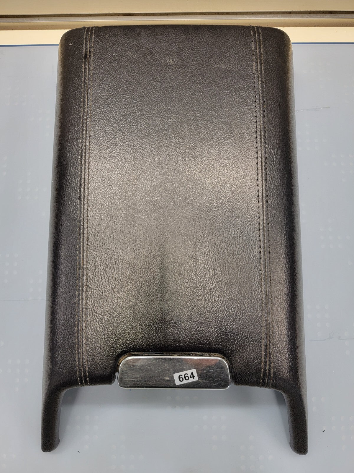 2003 - 2006 Lincoln Navigator Center Console Lid Armrest Dove Leather BLACK L18