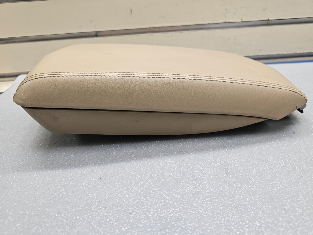 🔥08-13 Cadillac CTS Center Console Lid Armrest Leather Top Pad Assembly TAN