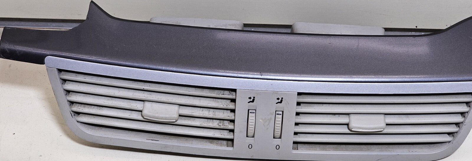 🔥09-14 Volkswagen Routan Dash Front Center Trim Bezel Panel Air Vent Silver OEM