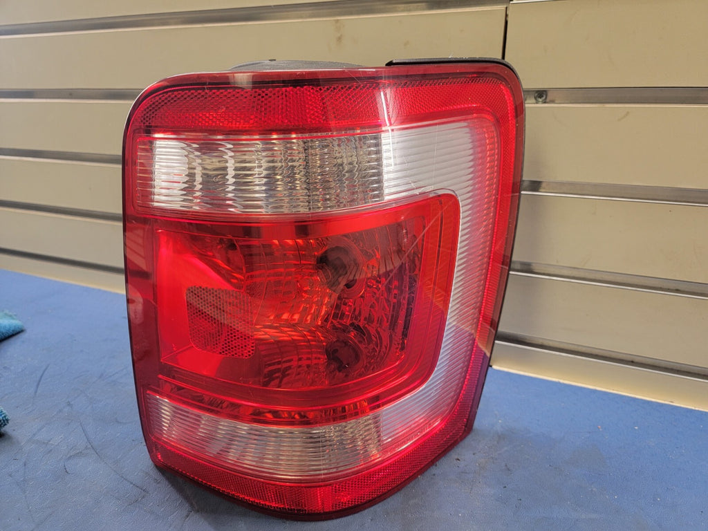 🔥08-12 Ford Escape right Hand passenger Side Rear Tail Light Lamp Genuine OEM