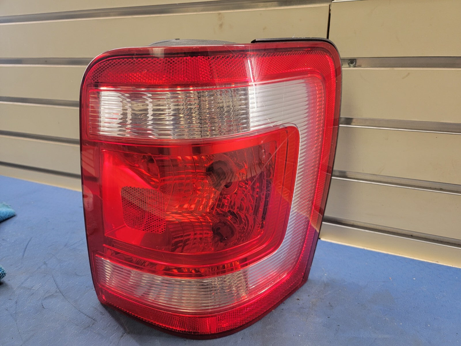 🔥08-12 Ford Escape right Hand passenger Side Rear Tail Light Lamp Genuine OEM