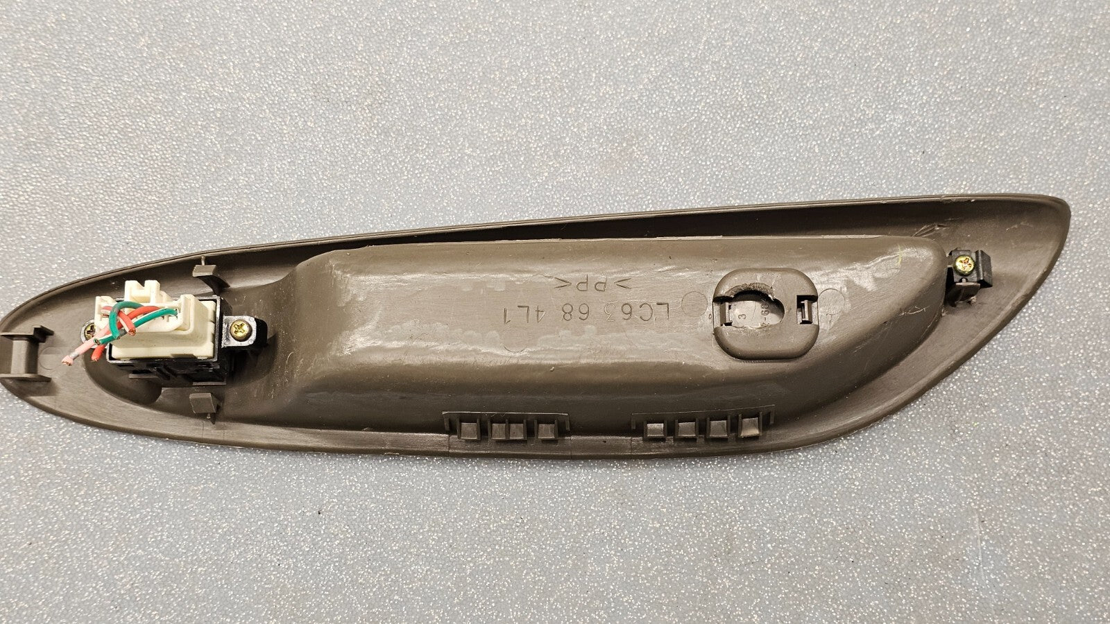 00-06 Mazda MPV Front Right Passenger Door Window Control Switch Bezel Trim Tan