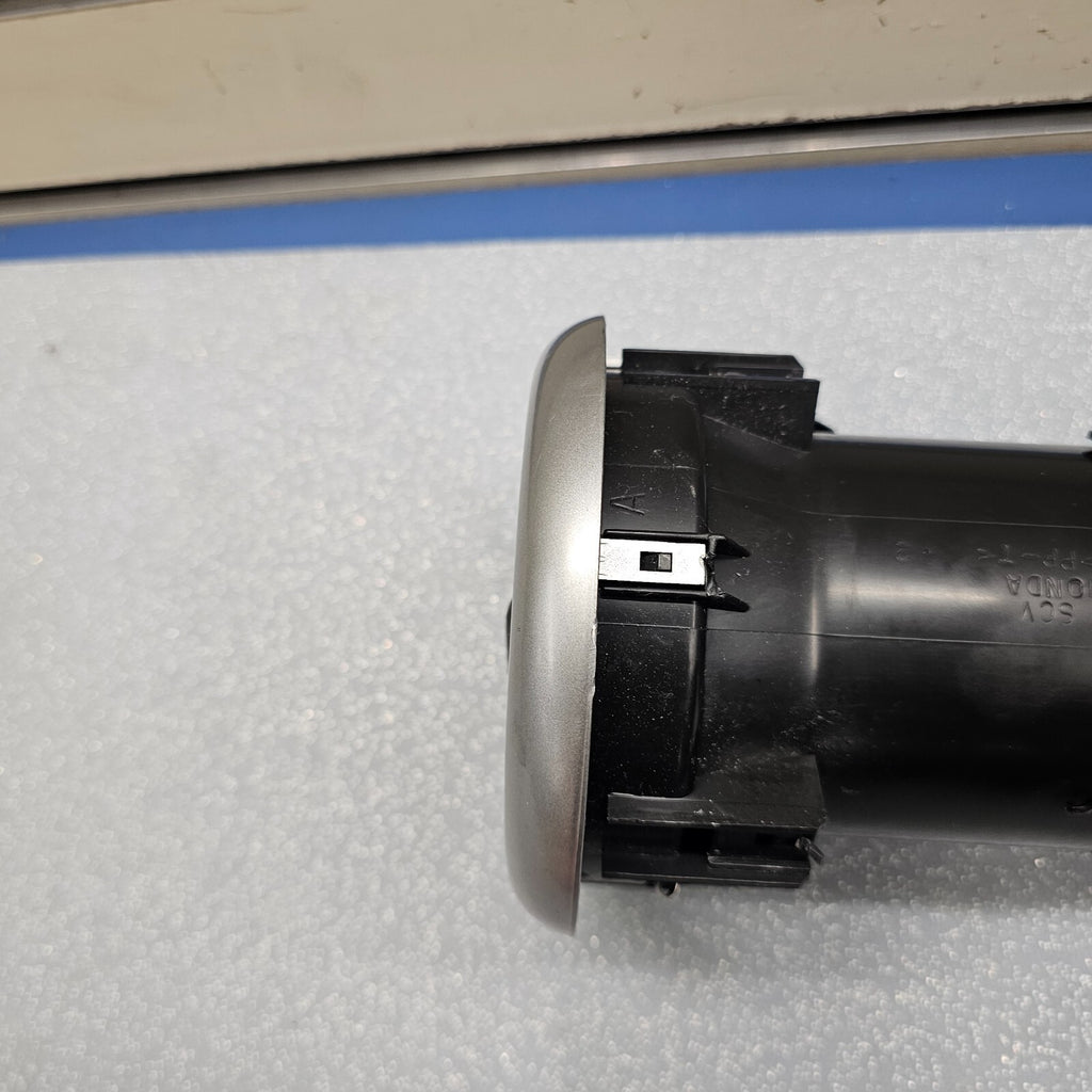 🔥03-06 HONDA ELEMENT PASSENGER SIDE FRONT DASH A/C AIR VENT OEM