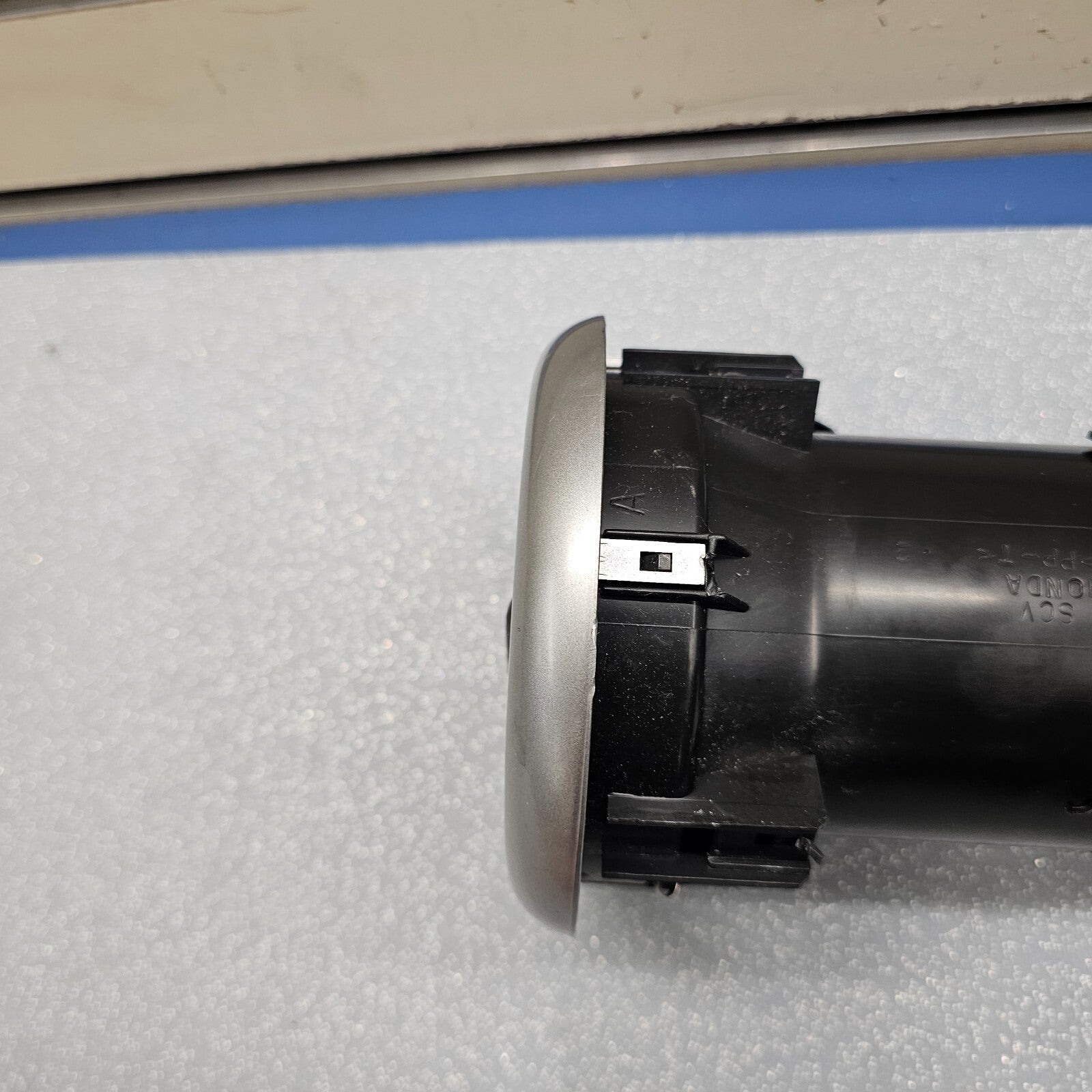 🔥03-06 HONDA ELEMENT PASSENGER SIDE FRONT DASH A/C AIR VENT OEM