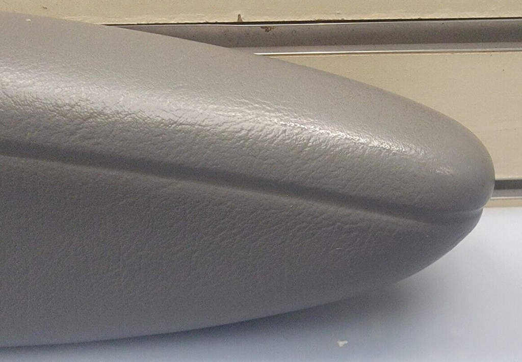 04-07 Dodge Grand Caravan Town &Country Rear RIGHT PASSENGER Seat Arm rest GRAY
