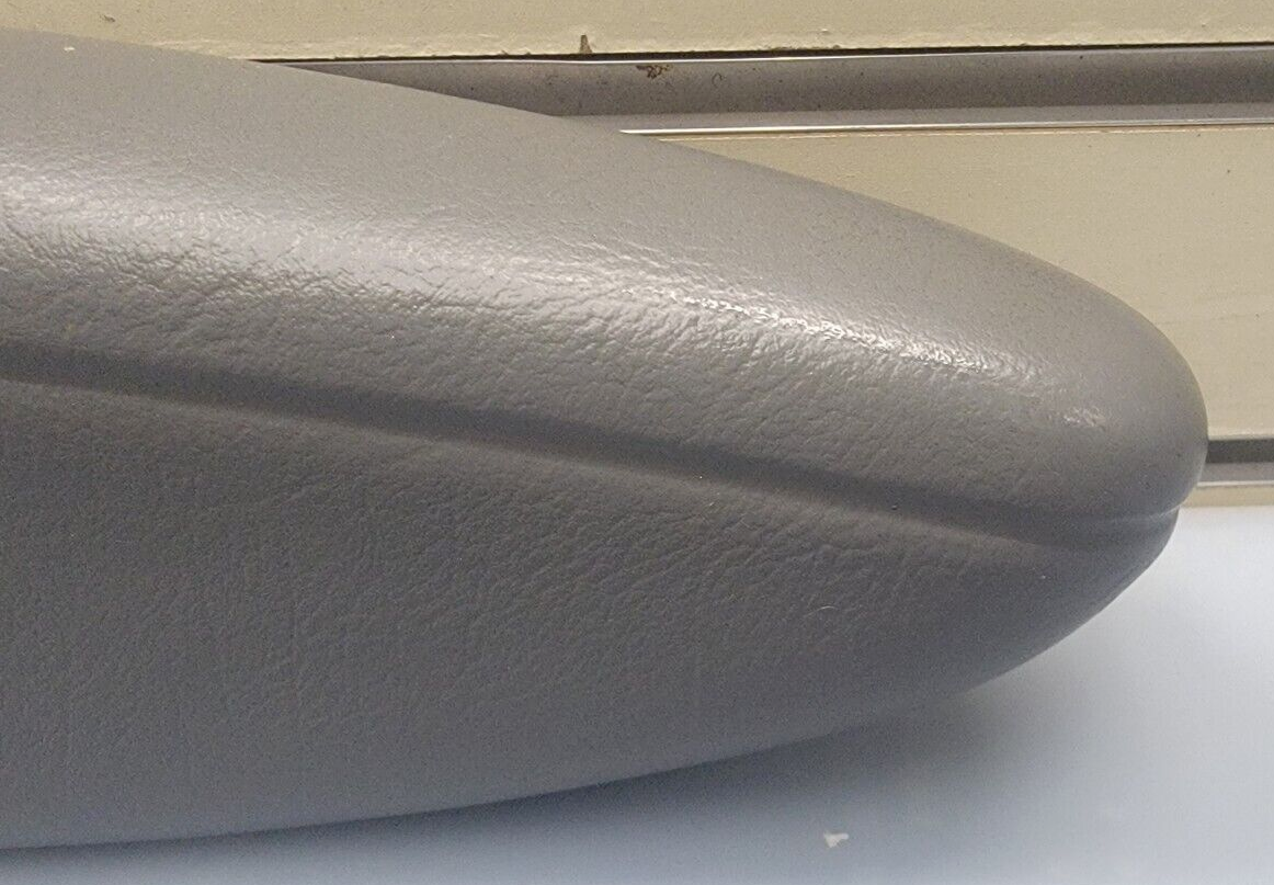 04-07 Dodge Grand Caravan Town &Country Rear RIGHT PASSENGER Seat Arm rest GRAY