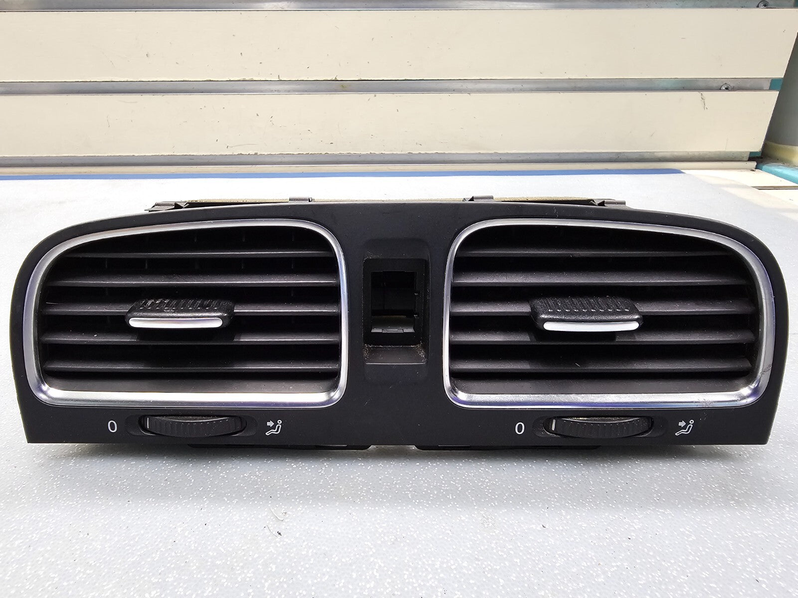 🔥10-14 Volkswagen Golf Front Center Dash AC Air Vent Heater Filter Conditioner