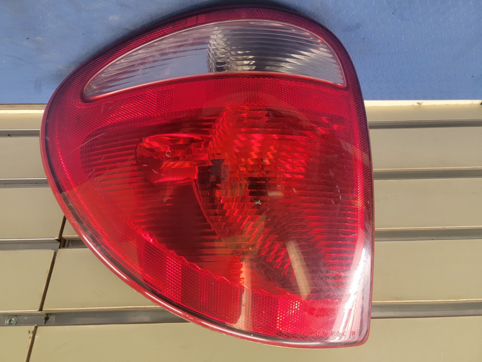 🔥04-07 chrysler Town Country Dodge Grand Caravan left driver Taillight Assembly
