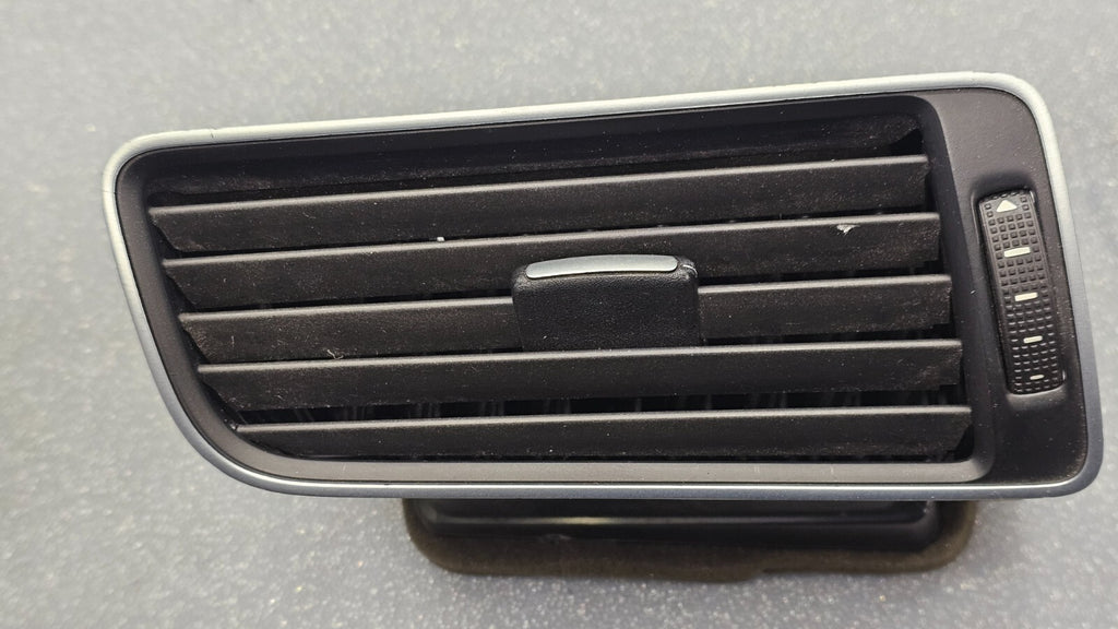 🔥16-19 VW PASSAT DASH RIGHT PASSENGER AC A/C AIR VENT HEATER PANEL BLACK/SILVER