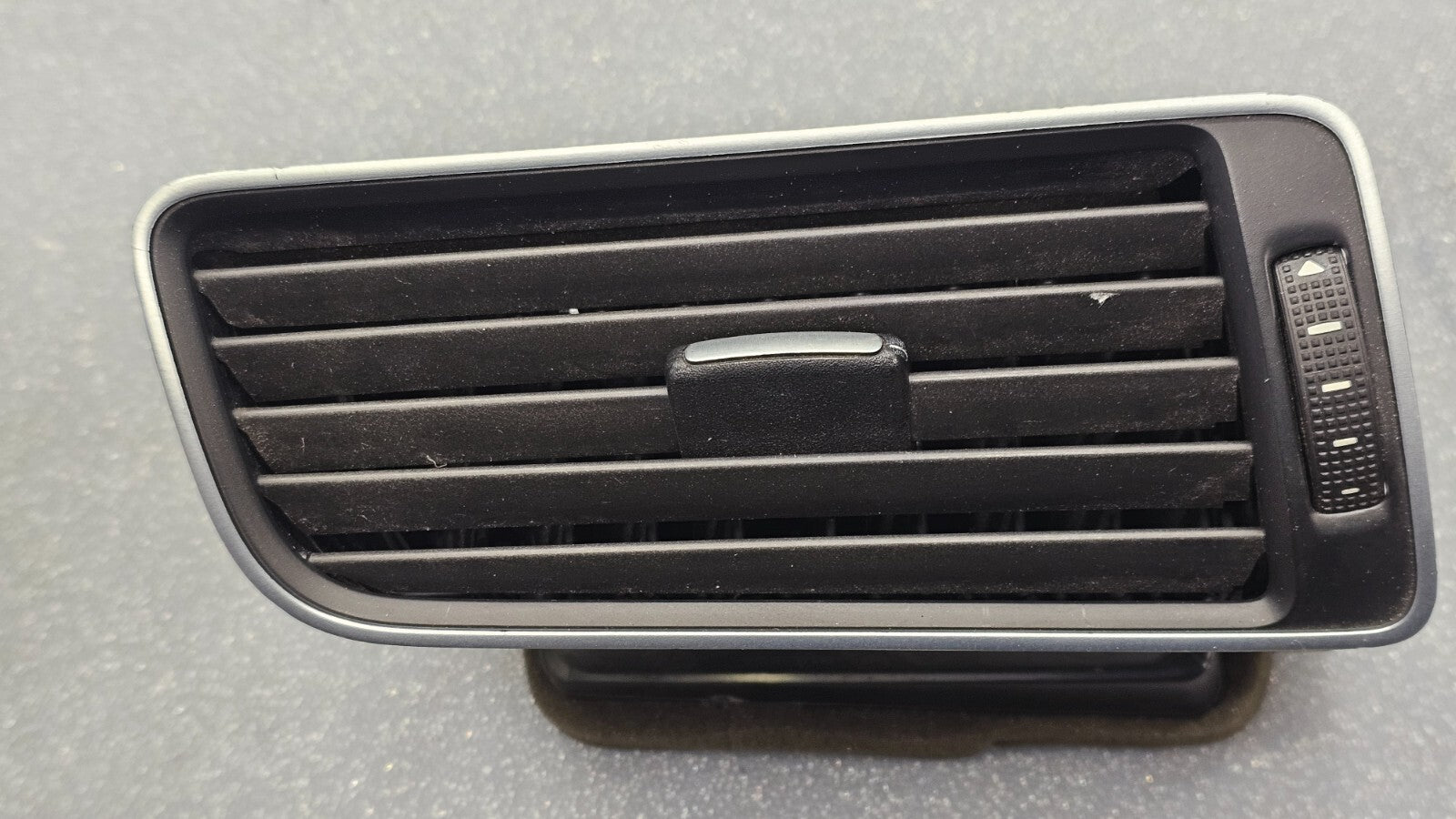 🔥16-19 VW PASSAT DASH RIGHT PASSENGER AC A/C AIR VENT HEATER PANEL BLACK/SILVER