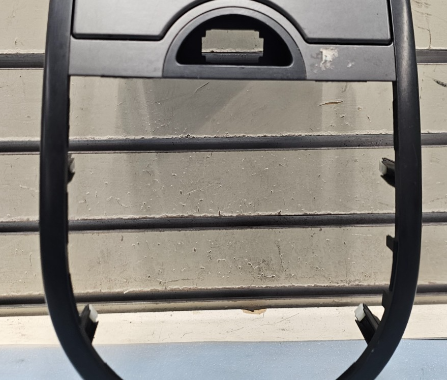 10-11 KIA SOUL PLUS CENTER DASH FM RADIO STEREO DISPLAY TRIM PANEL BEZEL GRAY