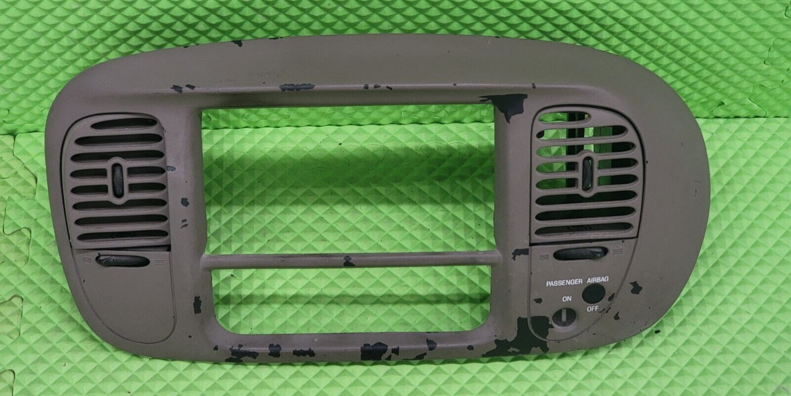 97-03 Ford F150 Center Dash Radio Climate BEZEL Trim Panel🔴AIRBG Line Lt Tan B1