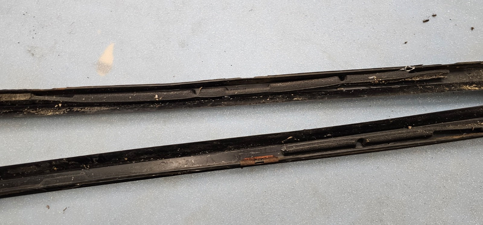 🔥04-08 CHRYSLER PACIFICA LEFT & RIGHT A PILLAR WINDSHIELD MOLDING MOPAR GENUINE