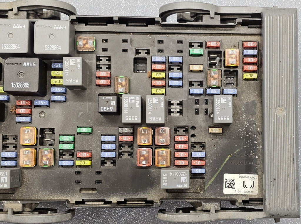 07-09 Suburban Yukon Engine Fuse Box Relay Body Control Module Integrated Power