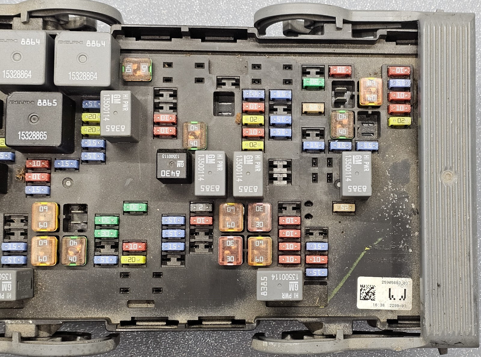 07-09 Suburban Yukon Engine Fuse Box Relay Body Control Module Integrated Power