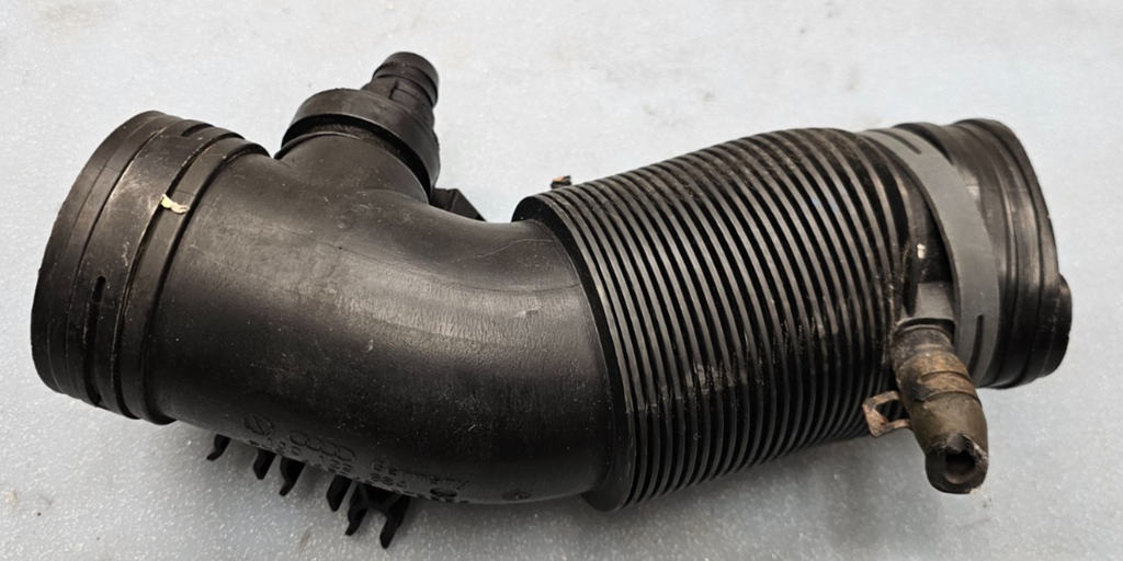 🔥98-01 Volkswagen VW Golf  Jetta Air Intake Tube Hose Connector Pipe Assembly